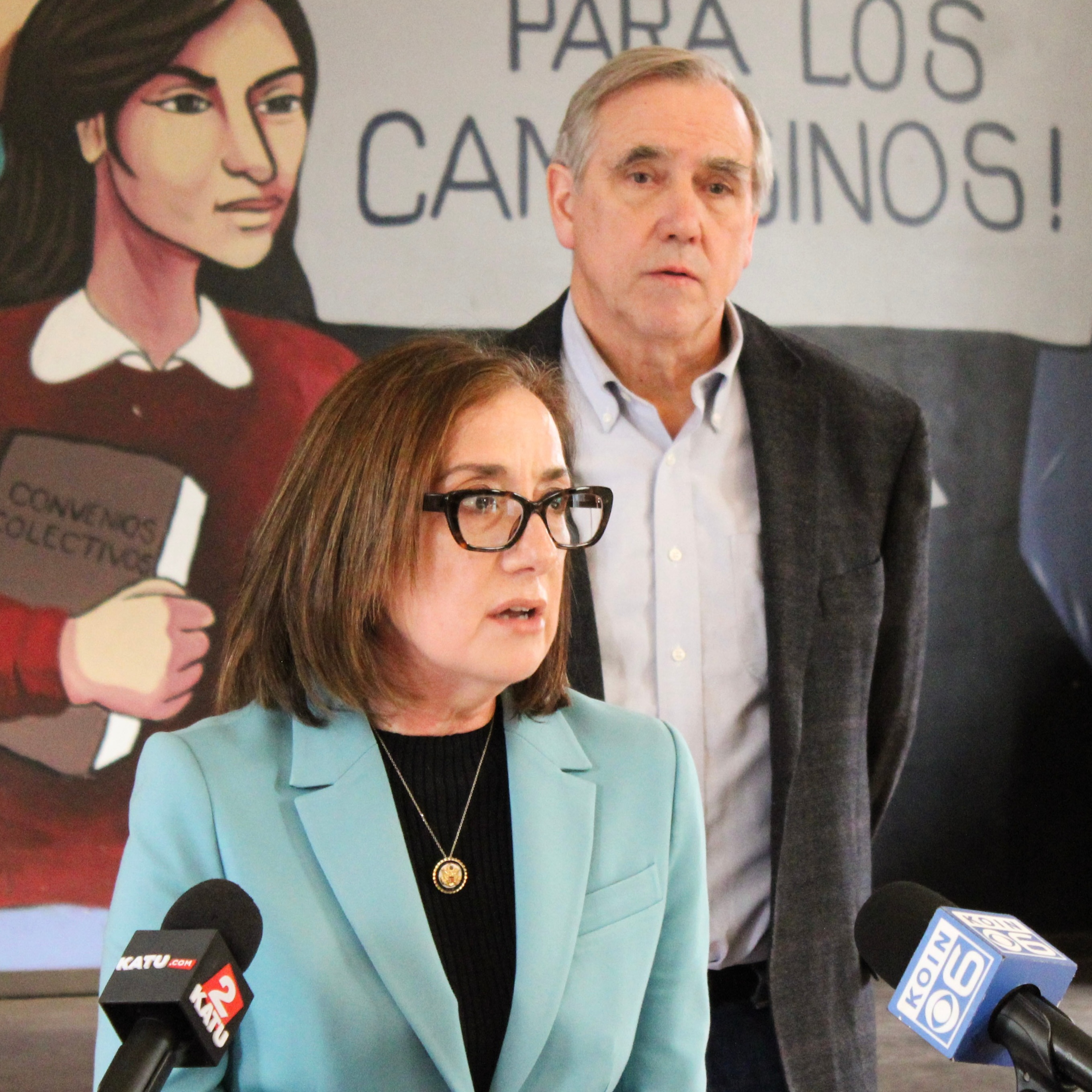 Representative Salinas, Senator Merkley Host Press Conference
